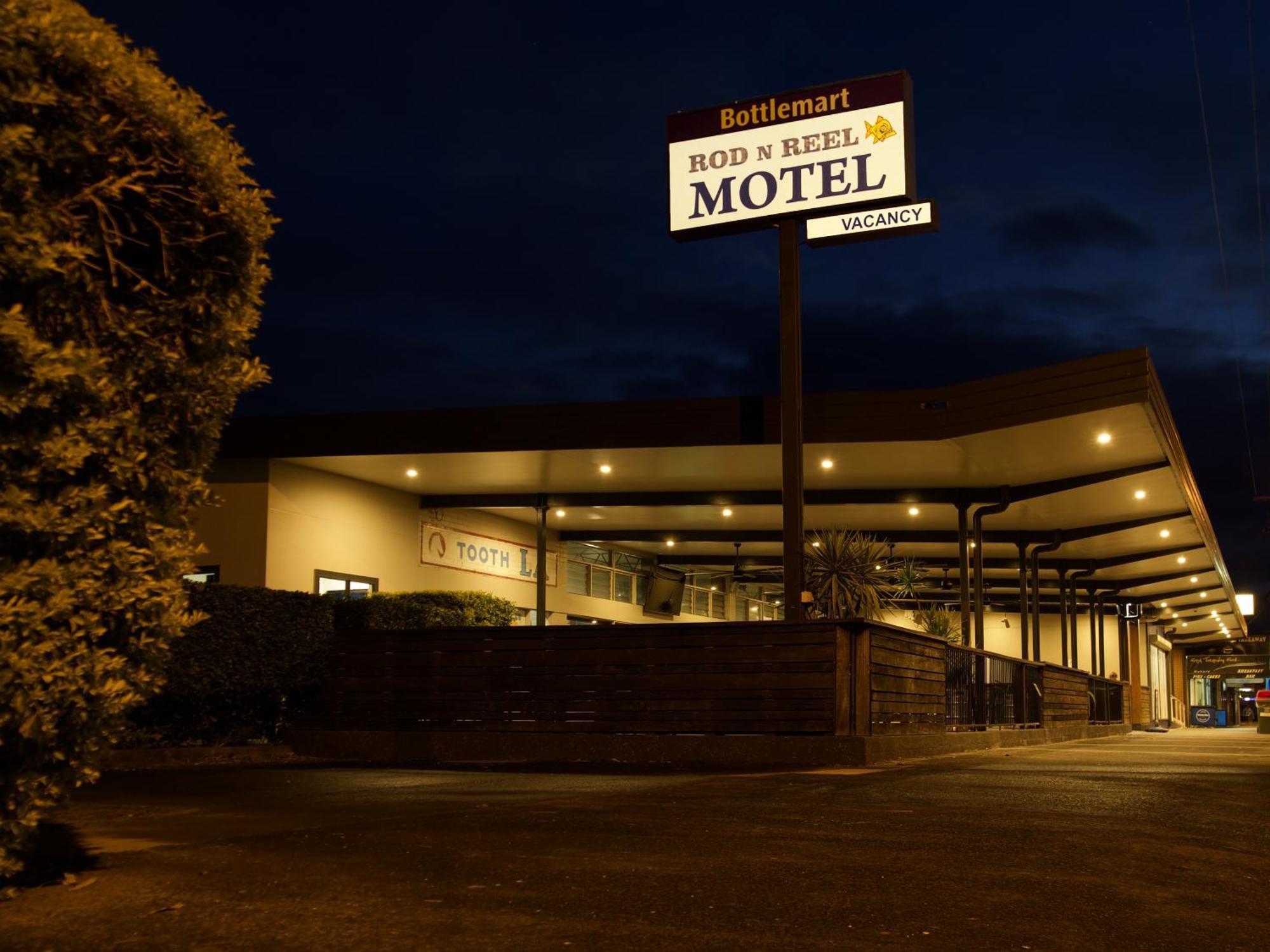 Rod 'N' Reel Hotel Motel Woodburn Екстериор снимка